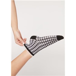 Kurze Socken mit Vichykaro und Rüschen