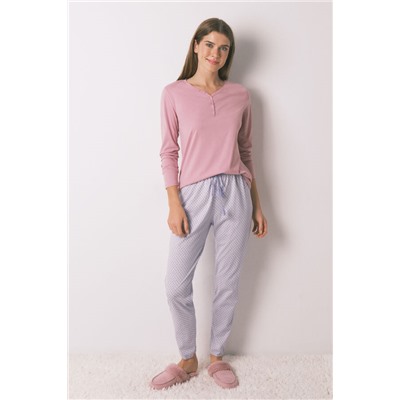 Conjunto de zapatillas, pantalón y camiseta