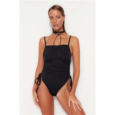 TRENDYOLMİLLA Siyah Kare Yaka Büzgülü Normal Paça Mayo TBESS23MA00254