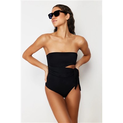 TRENDYOLMİLLA Siyah Straplez Cut Out/Pencereli Regular Mayo TBESS24MA00123
