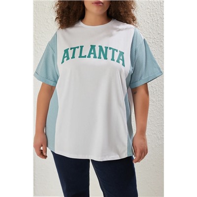 Yeşil Oversize Slogan Baskılı Kolda Çizgili Poplin Detaylı %100 Pamuk Örme T-shirt TBBSS24BF00017