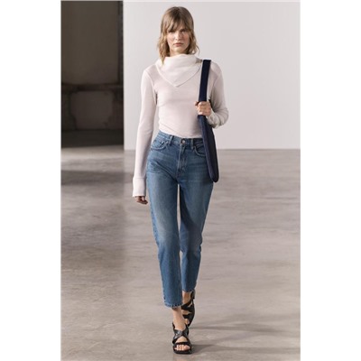 TOP WITH SHIRT CUFFS AND BUTTONS