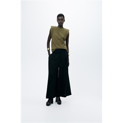 TOP WITH SHOULDER PADS