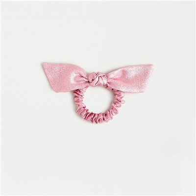 Bow scrunchie in metallic