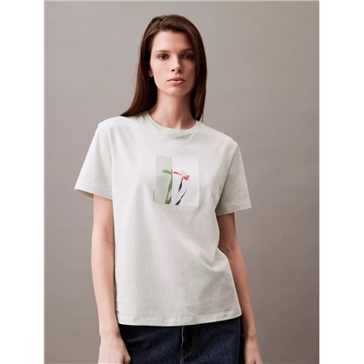 Blurred Flower Graphic Classic T-Shirt