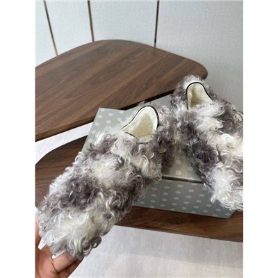 Очень необычная модель, но сейчас такие супер модные 🔝  Birkenstoc*k