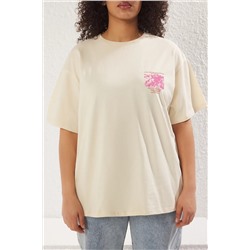 Bej Oversize Fit %100 Pamuk Ön ve Arka Baskılı Örme Büyük Beden T-Shirt TBBSS25BF00002