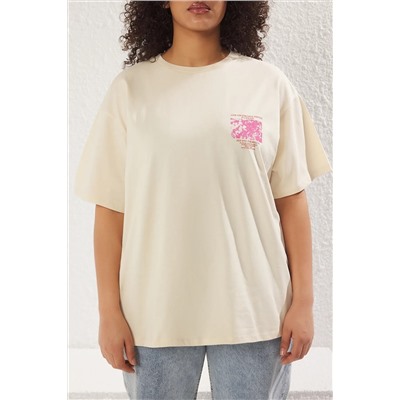 Bej Oversize Fit %100 Pamuk Ön ve Arka Baskılı Örme Büyük Beden T-Shirt TBBSS25BF00002