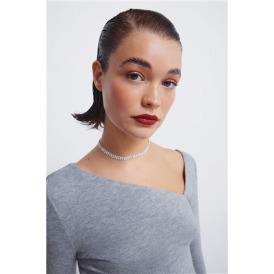 Camiseta escote asimétrico