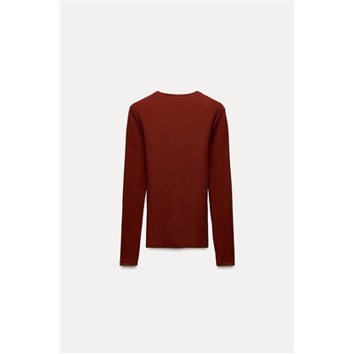 RIBBED T-SHIRT WITH BUTTONS