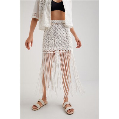 Minifalda de macramé con flecos