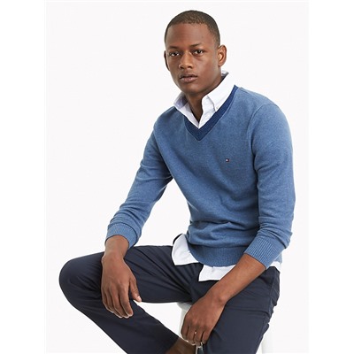 ESSENTIAL V-NECK SWEATER