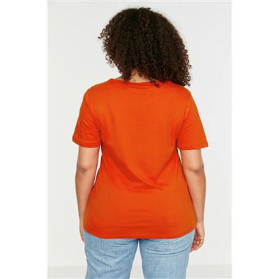 Kırmızı Yaka Detaylı Boyfriend Fit %100 Pamuk Örme Büyük Beden T-Shirt TBBSS22TS1027