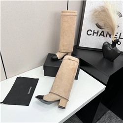 Высокие замшевые сапоги на каблуке  Chane*l