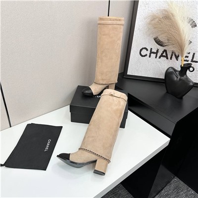 Высокие замшевые сапоги на каблуке  Chane*l