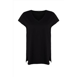 Siyah Boyfriend V Yaka Yırtmaçlı %100 Pamuk Örme T-Shirt TBBSS22BF0036