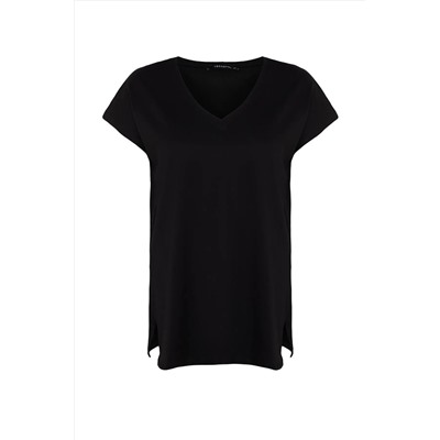 Siyah Boyfriend V Yaka Yırtmaçlı %100 Pamuk Örme T-Shirt TBBSS22BF0036