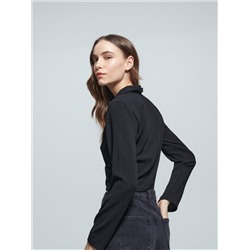 Weiße Bluse mit Raffungen
