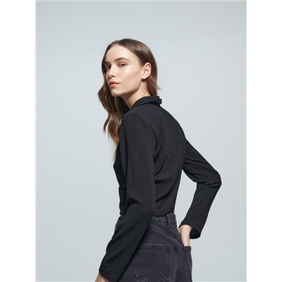 Weiße Bluse mit Raffungen