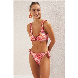 Trendyolmilla Çiçek Desenli Üçgen Bikini Üstü TBESS23BU00256