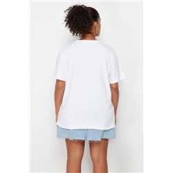 Beyaz Boyfriend Fit Yanda Çıt Çıt Detaylı %100 Pamuk Örme Büyük Beden T-shirt TBBSS24BF00000