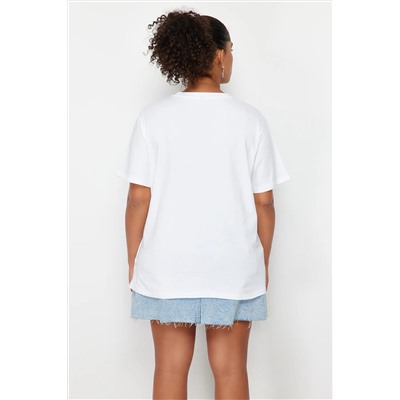Beyaz Boyfriend Fit Yanda Çıt Çıt Detaylı %100 Pamuk Örme Büyük Beden T-shirt TBBSS24BF00000