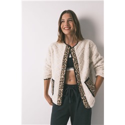 Chaqueta corta reversible animal print