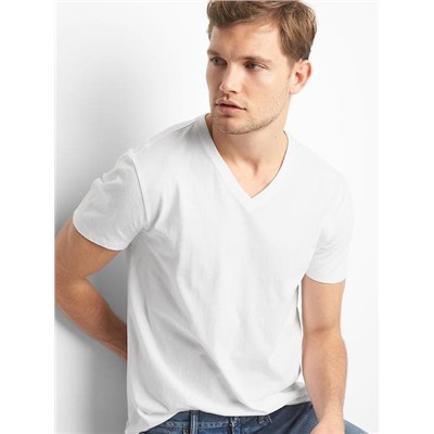 Essential V-neck t-shirt