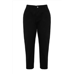 Siyah Yüksek Bel Mom Fit Jeans TBBSS23CJ00038