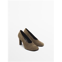 Split suede heeled shoes