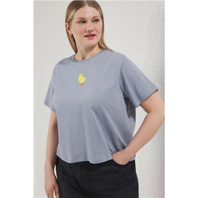 Gri  Bisiklet Yaka Nakışlı Crop Örme Büyük beden T-shirt TBBSS25BF00015