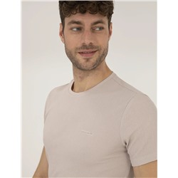 Bej Slim Fit Dokulu Bisiklet Yaka Tişört