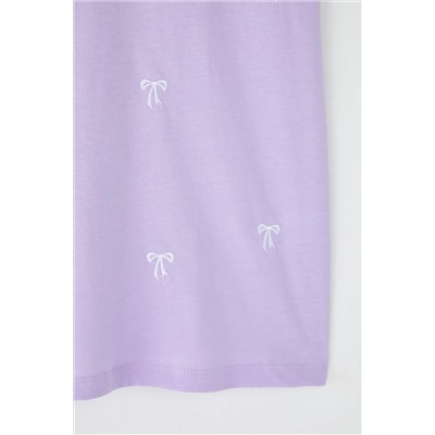 Açık Mor Boyfriend Fiyonk Nakış Detaylı %100 Pamuk Örme Büyük Beden T-shirt TBBSS24BF00029