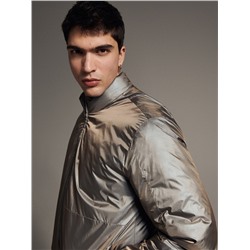 Jacke mit metallischer Oberfläche