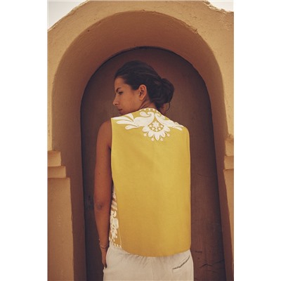 WAISTCOAT WITH CONTRAST EMBROIDERY