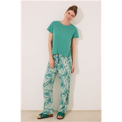 Pantalón largo estampado hojas verde