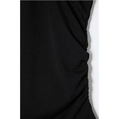 Siyah Düz Kare Yaka Askılı Büzgülü Fitted/Vücuda Oturan Esnek Örme Büyük Beden Bluz TBBSS25AF00027