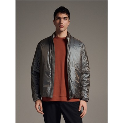 Jacke mit metallischer Oberfläche