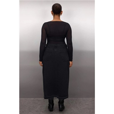 Siyah Ön Yırtmaçlı Midi Büyük Beden Denim Etek TBBSS23AZ00054
