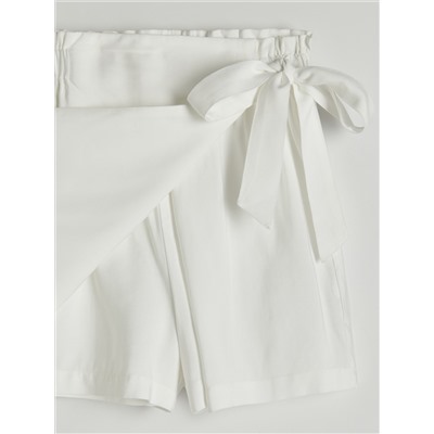 Shorts mit Bindedetail