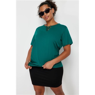 Yeşil Yaka Detaylı Boyfriend Fit %100 Pamuk Örme Büyük Beden T-Shirt TBBSS22TS1027