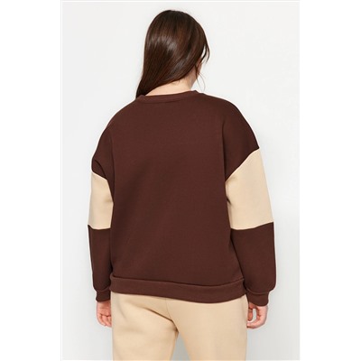 Kahverengi Kalın İçi Polarlı Nakışlı Oversize/Geniş Kalıp Örme Büyük Beden Sweatshirt TBBAW24AO00024