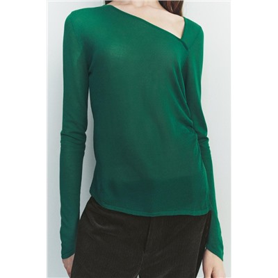 KNIT TOP WITH GATHERED SIDES