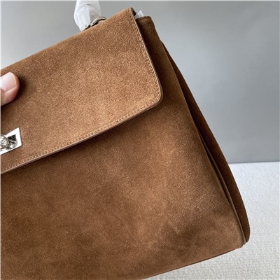 Трендовая сумка в стиле Balenciag*a rode*o