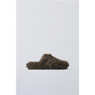 FAUX SHEARLING CLOGS