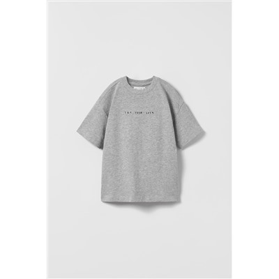 CAMISETA PREMIUM BORDADO TEXTO