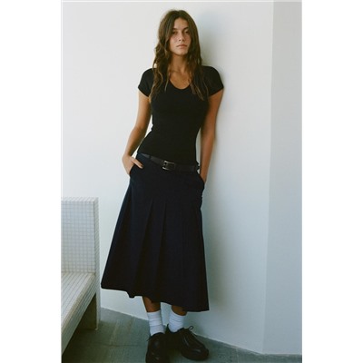 V-NECK RIBBED T-SHIRT
