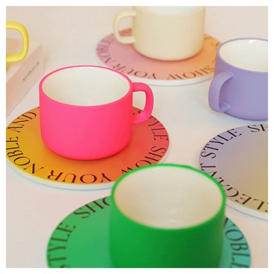 Инстаграммные цветные кружки с подставками ☕️