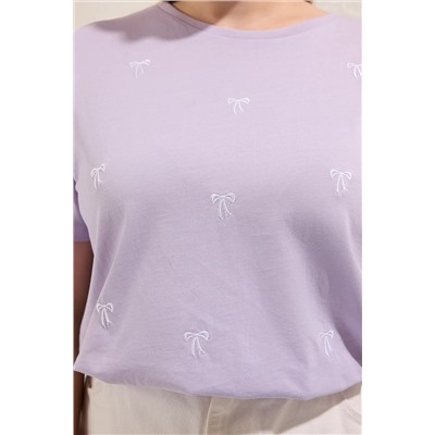 Açık Mor Boyfriend Fiyonk Nakış Detaylı %100 Pamuk Örme Büyük Beden T-shirt TBBSS24BF00029