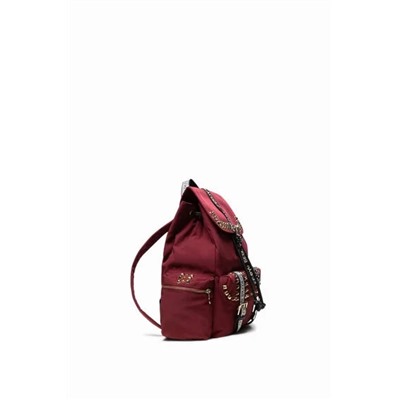 Mochila tachas y correas lettering